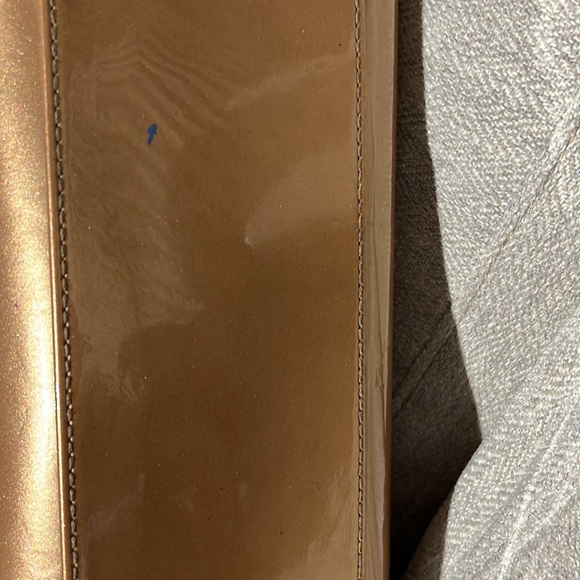 Louis Vuitton Gold Vernis bag - Picture 6 of 13